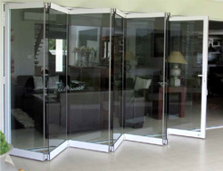 Vaso Frameless Fold Door
